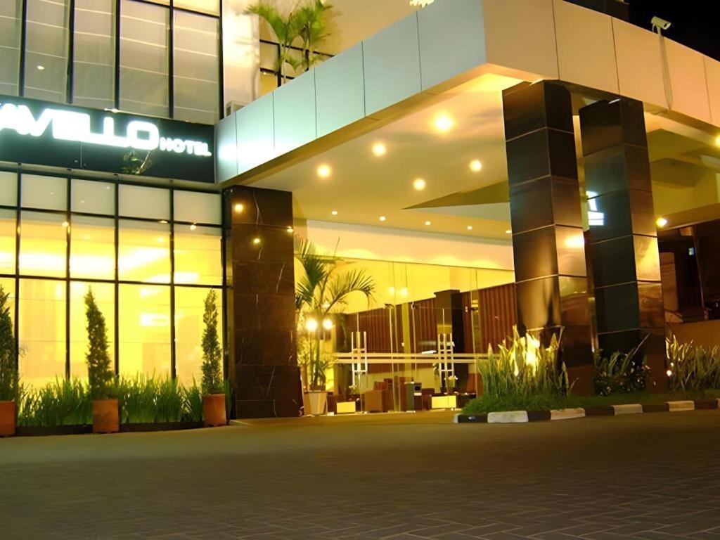 Travello Hotel Manado Esterno foto