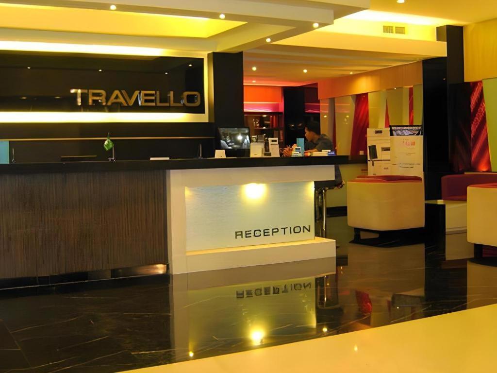 Travello Hotel Manado Esterno foto
