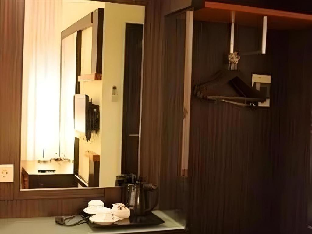 Travello Hotel Manado Esterno foto