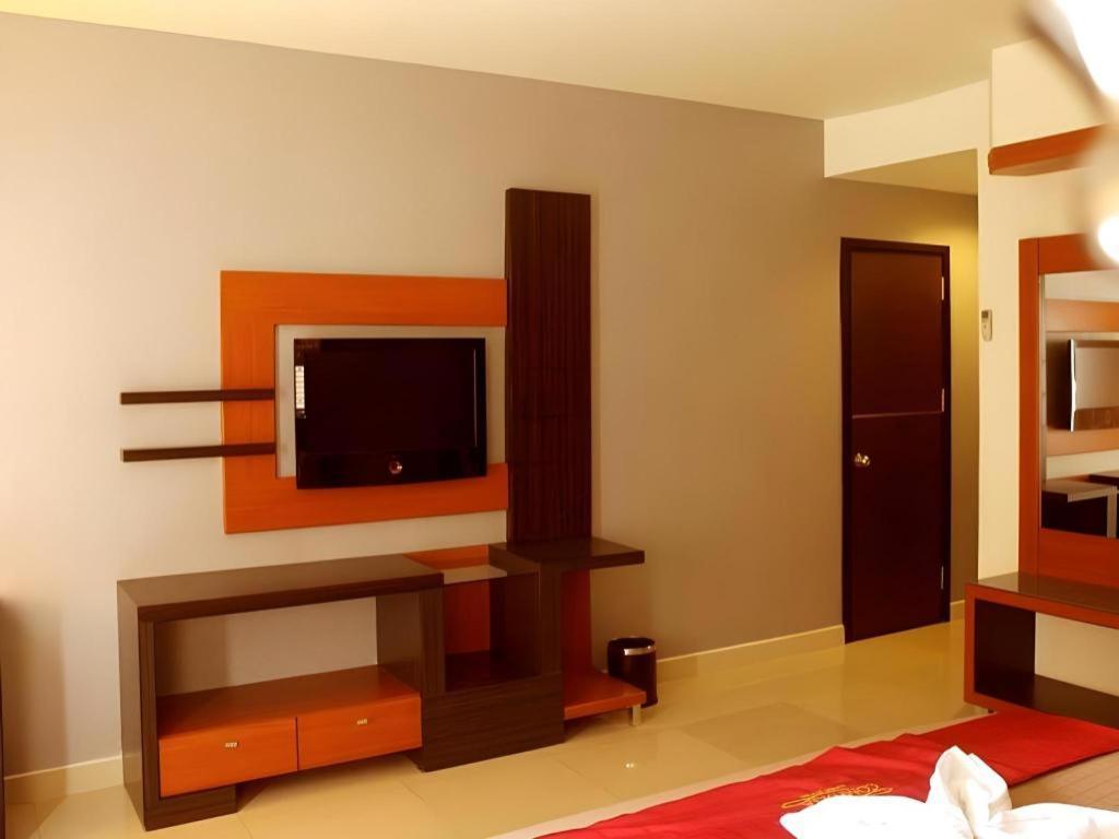 Travello Hotel Manado Esterno foto