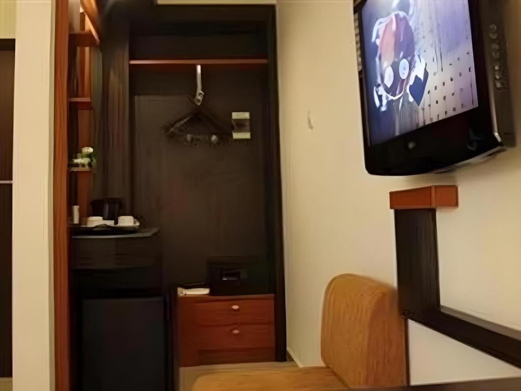 Travello Hotel Manado Esterno foto