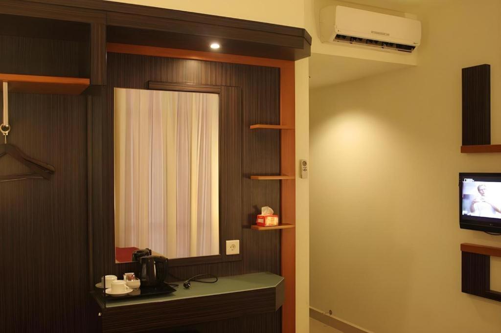 Travello Hotel Manado Esterno foto