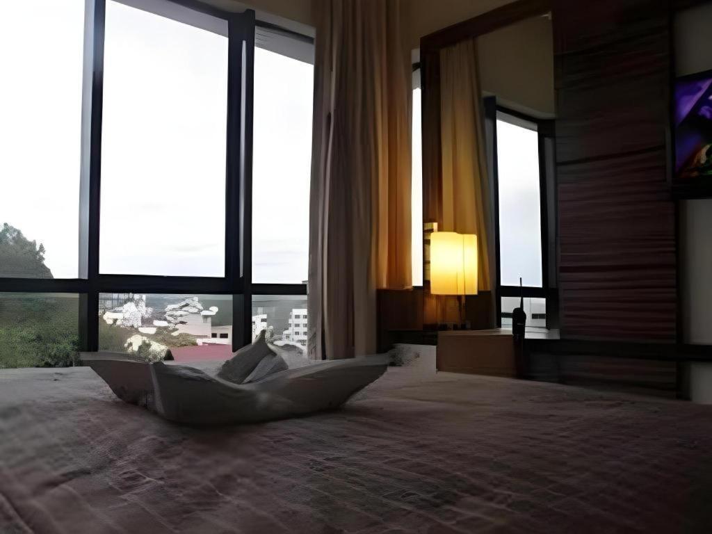 Travello Hotel Manado Esterno foto