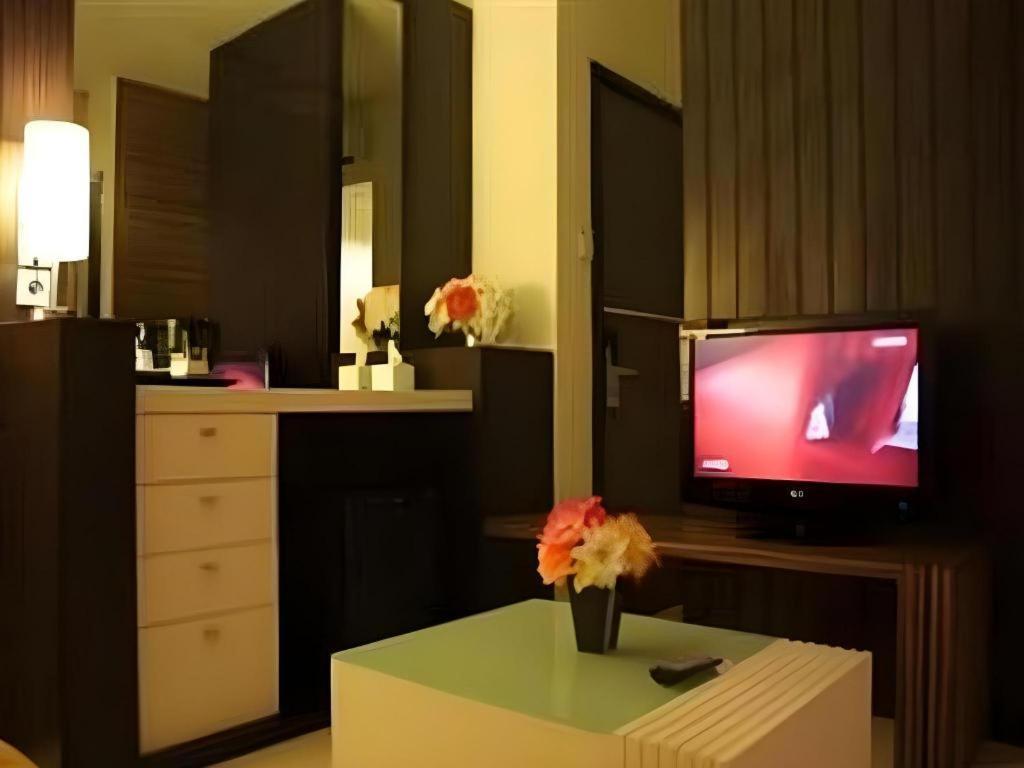 Travello Hotel Manado Esterno foto