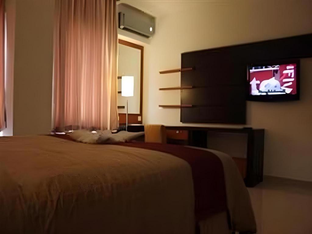 Travello Hotel Manado Esterno foto