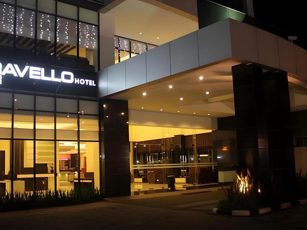 Travello Hotel Manado Esterno foto