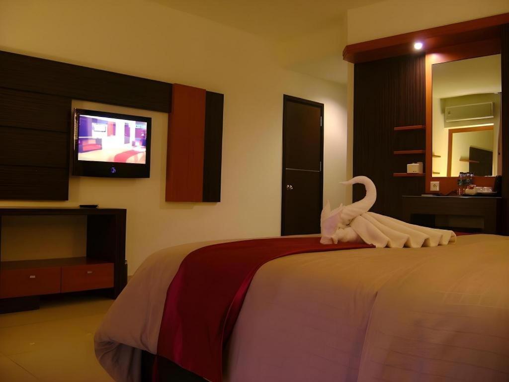 Travello Hotel Manado Esterno foto