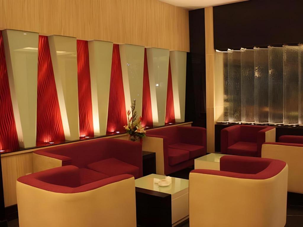 Travello Hotel Manado Esterno foto