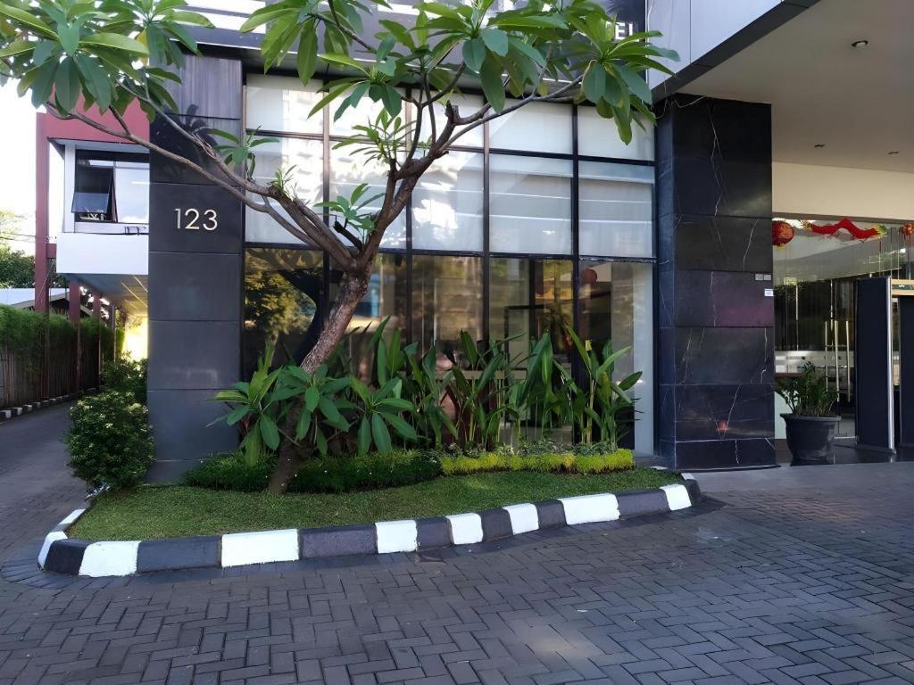 Travello Hotel Manado Esterno foto