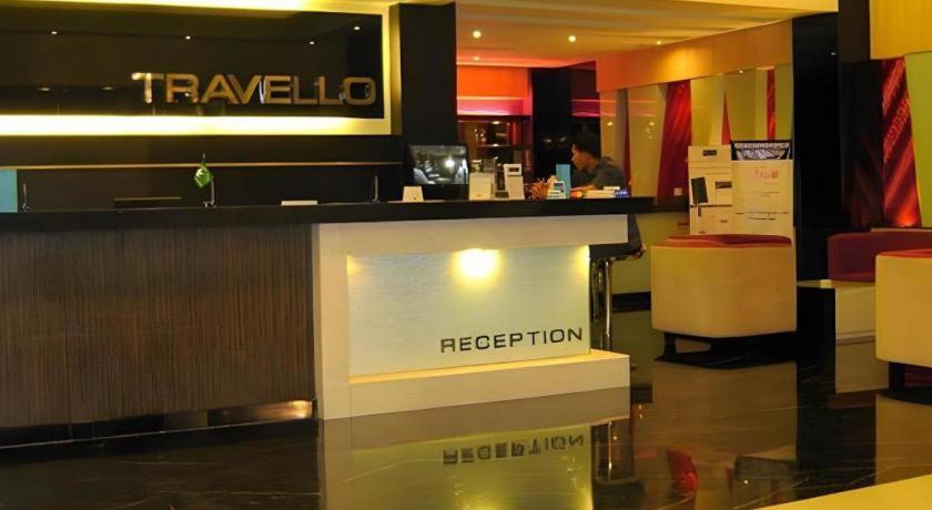 Travello Hotel Manado Esterno foto