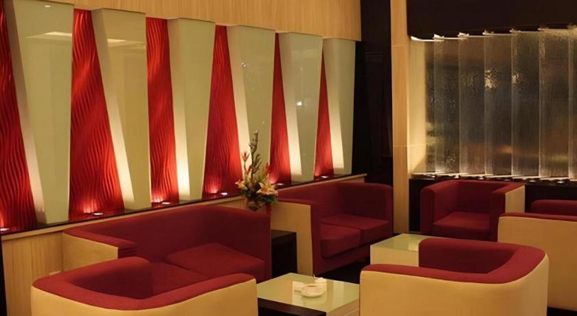 Travello Hotel Manado Esterno foto