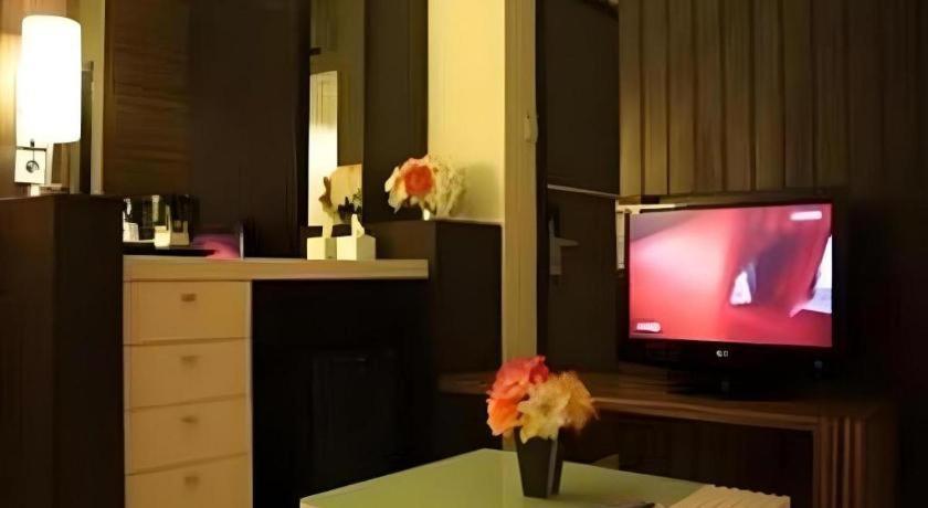 Travello Hotel Manado Esterno foto