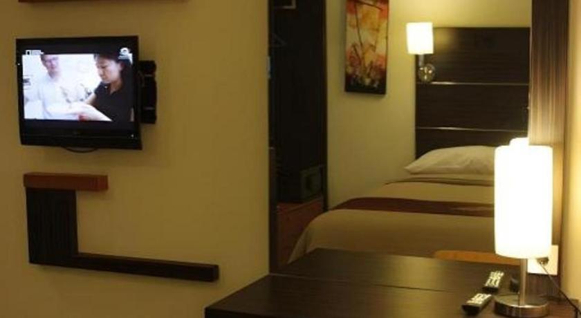 Travello Hotel Manado Esterno foto