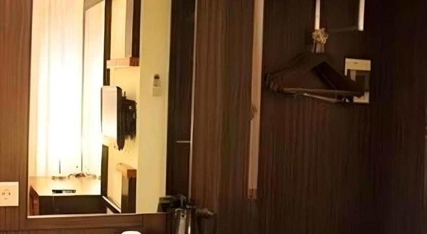 Travello Hotel Manado Esterno foto
