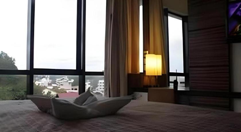 Travello Hotel Manado Esterno foto