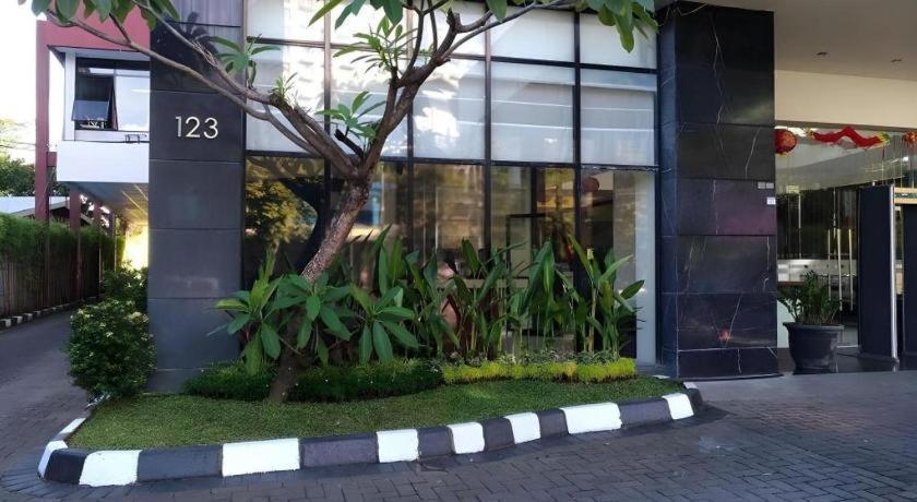 Travello Hotel Manado Esterno foto