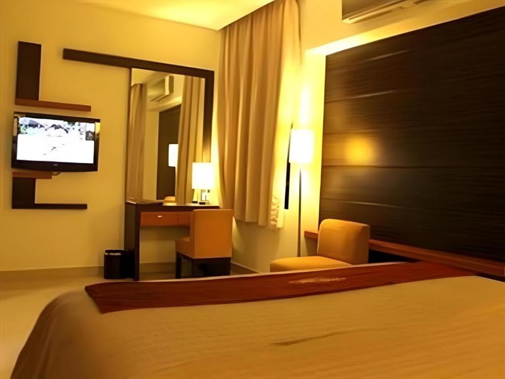 Travello Hotel Manado Esterno foto