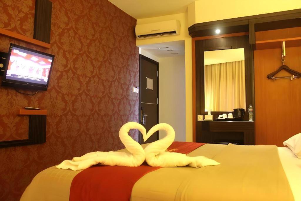 Travello Hotel Manado Esterno foto