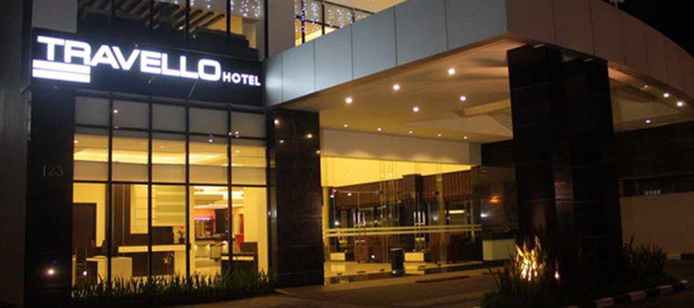 Travello Hotel Manado Esterno foto